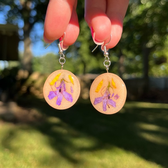 Handmade Real Dried Flower UV Resin Earrings - Picture 8 of 16